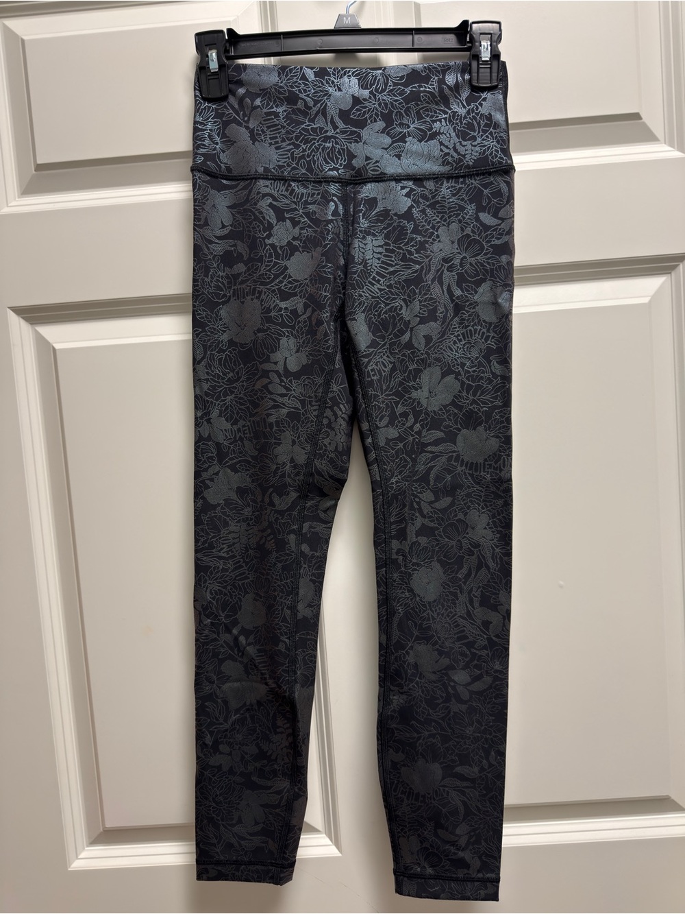 lululemon size 4  Floral iridescent foil Stretch Leggings -